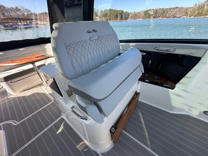 Slide: The Image of Sea Ray Sundancer 370 2026 - 17