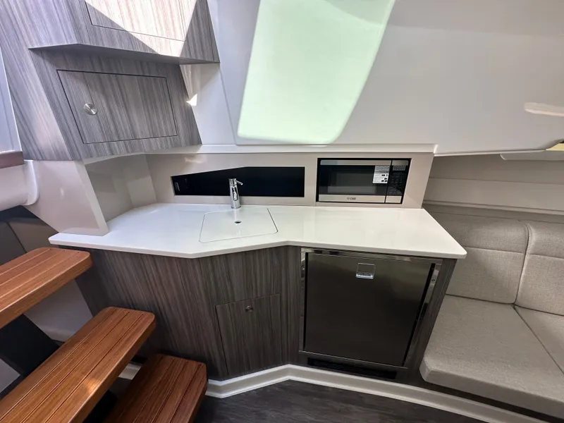 Slide: The Image of Sea Ray Sundancer 370 2026 - 20