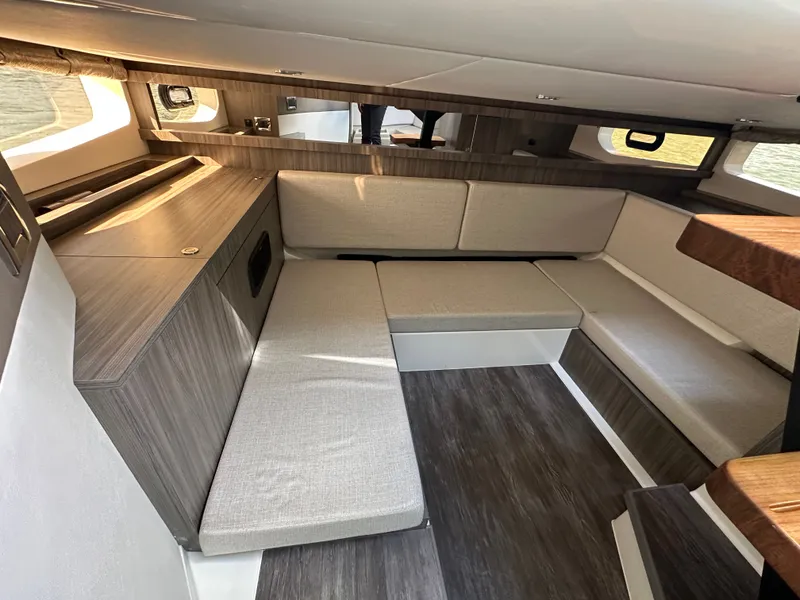 Slide: The Image of Sea Ray Sundancer 370 2026 - 22