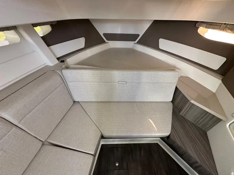 Slide: The Image of Sea Ray Sundancer 370 2026 - 23