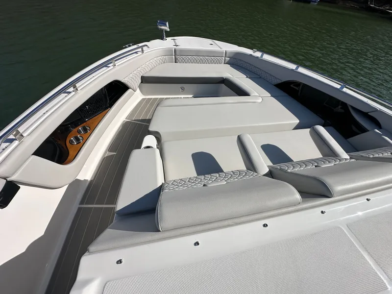 Slide: The Image of Sea Ray Sundancer 370 2026 - 27
