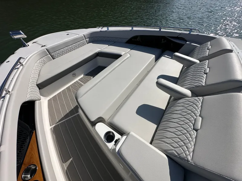 Slide: The Image of Sea Ray Sundancer 370 2026 - 28