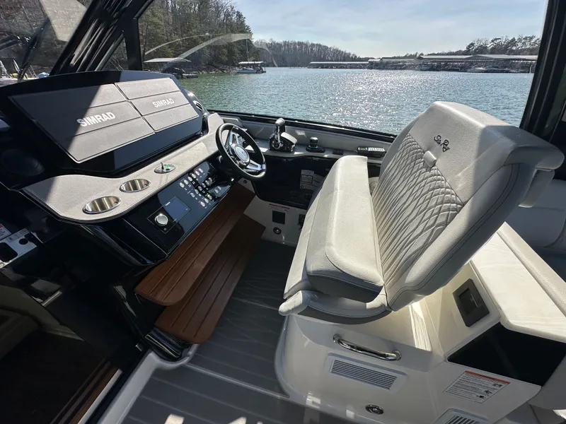 Slide: The Image of Sea Ray Sundancer 370 2026 - 30