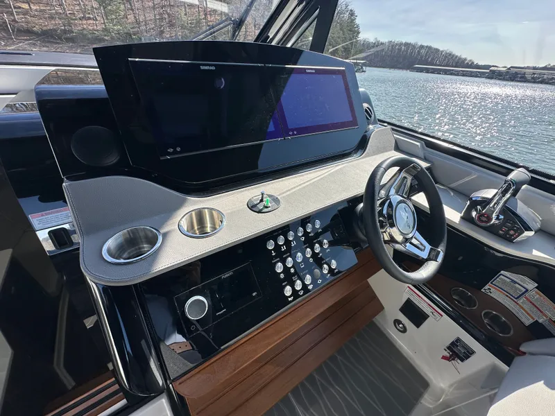 Slide: The Image of Sea Ray Sundancer 370 2026 - 32