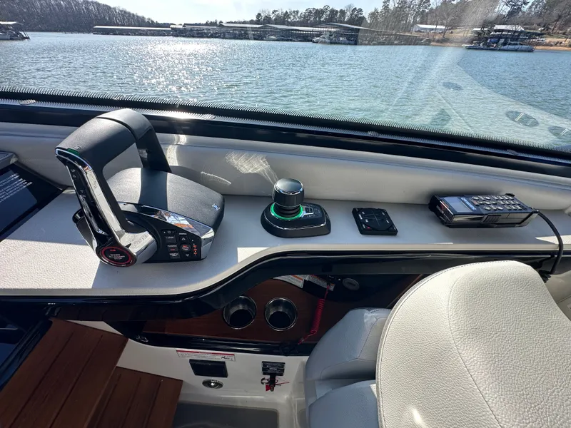Slide: The Image of Sea Ray Sundancer 370 2026 - 33