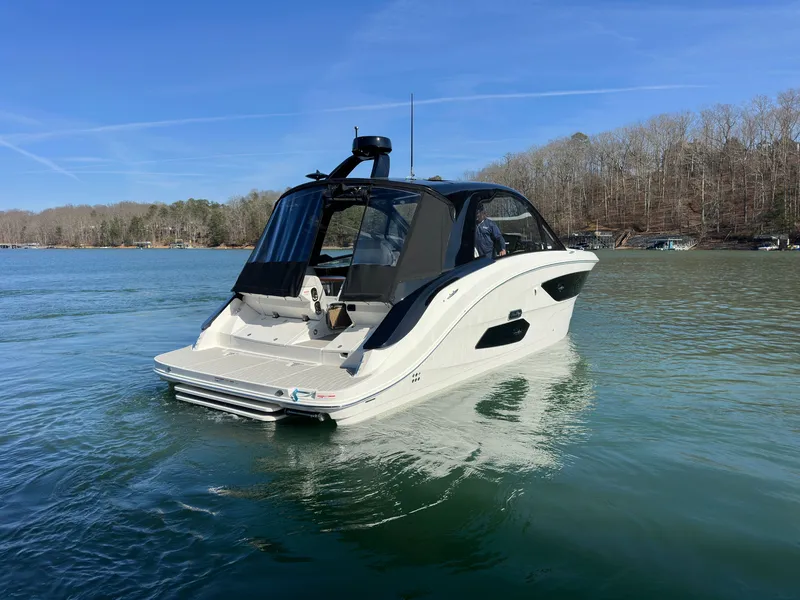 Slide: The Image of Sea Ray Sundancer 370 2026 - 5