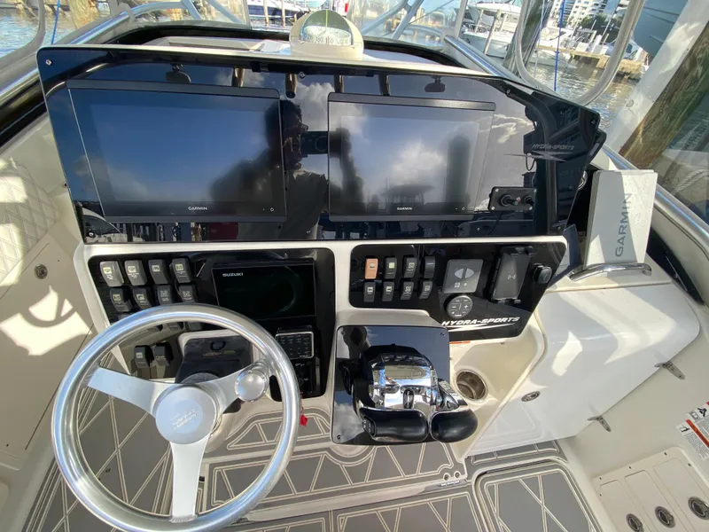 Slide: The Image of 2006 Hydra-Sports Vector 3300 VX helm with Garmin displays and controls. - 22