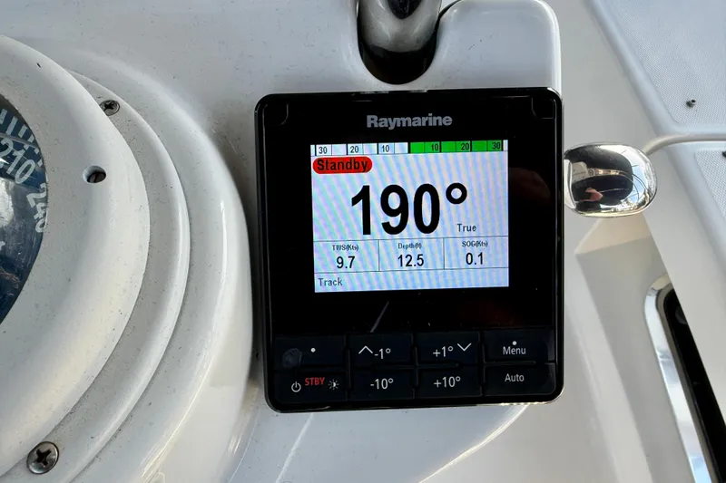 Slide: The Image of Raymarine Autopilot - 15
