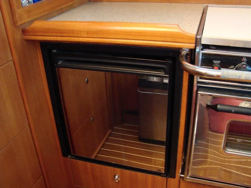 Slide: The Image of Kitchen area of Hunter 44 Deck Salon yacht, year 2007. - 25