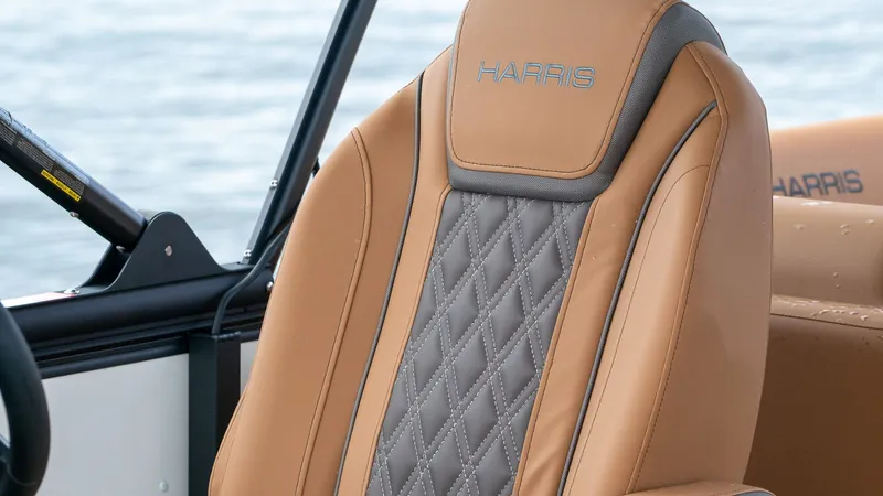 Slide: The Image of Harris Cruiser 230 2026 - 16