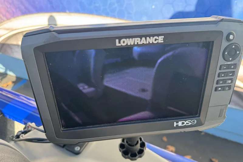 Slide: The Image of Lowrance HDS9 fishfinder on 2017 Tracker Pro Team 175 TF boat. - 15