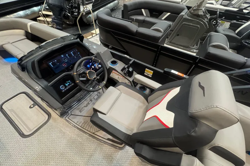Slide: The Image of Interior of 2026 Evotti 725QL boat with modern dashboard and seating. - 8