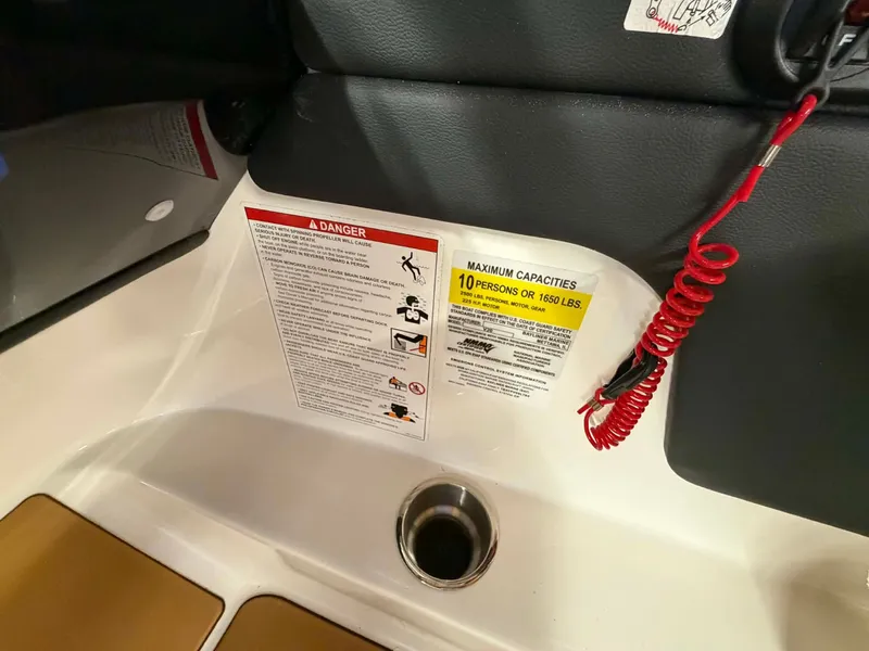 Slide: The Image of Bayliner V20 2026 boat capacity label, maximum capacity 10 persons or 1650 lbs. - 10