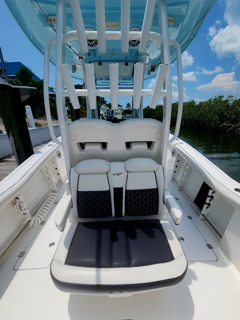 Slide: The Image of 2022 TIDEWATER 292 CC - Image 14 - 14