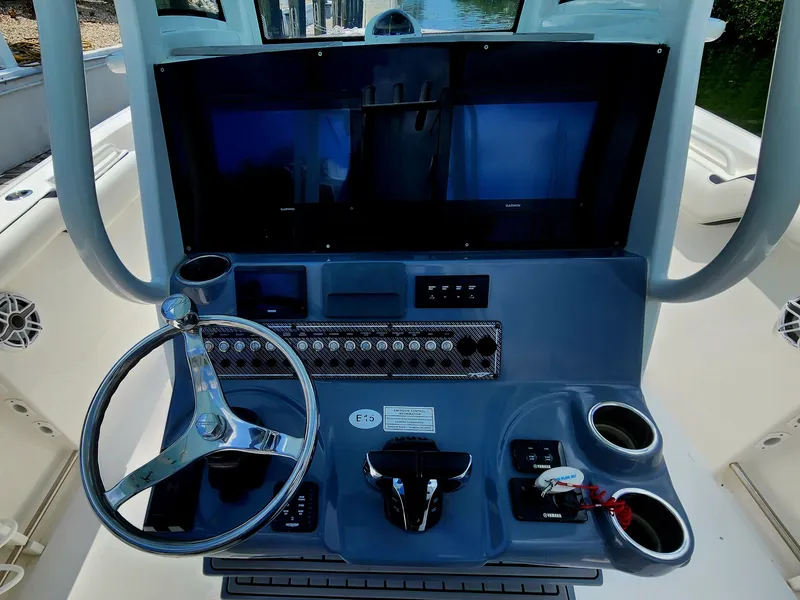 Slide: The Image of 2022 TIDEWATER 292 CC - Image 16 - 16