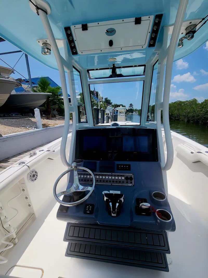 Slide: The Image of 2022 TIDEWATER 292 CC - Image 17 - 17