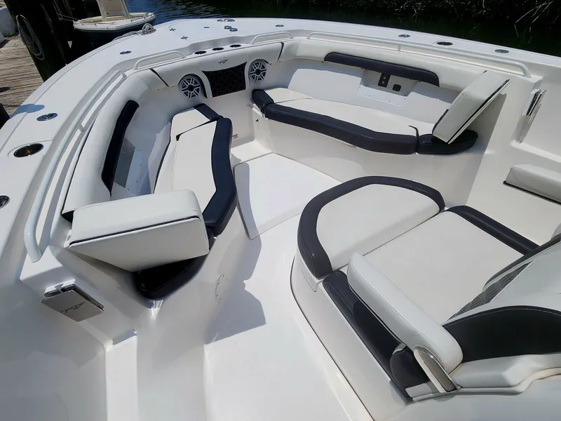 Slide: The Image of 2022 TIDEWATER 292 CC - Image 18 - 18