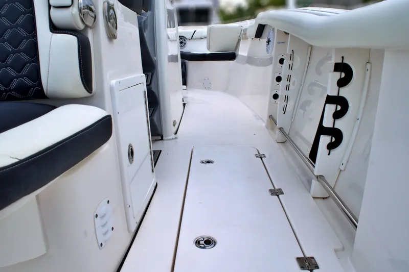 Slide: The Image of 2022 TIDEWATER 292 CC - Image 23 - 23