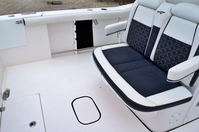 Slide: The Image of 2022 TIDEWATER 292 CC - Image 25 - 25