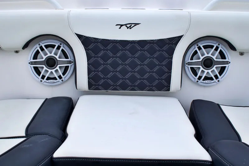 Slide: The Image of 2022 TIDEWATER 292 CC - Image 37 - 37