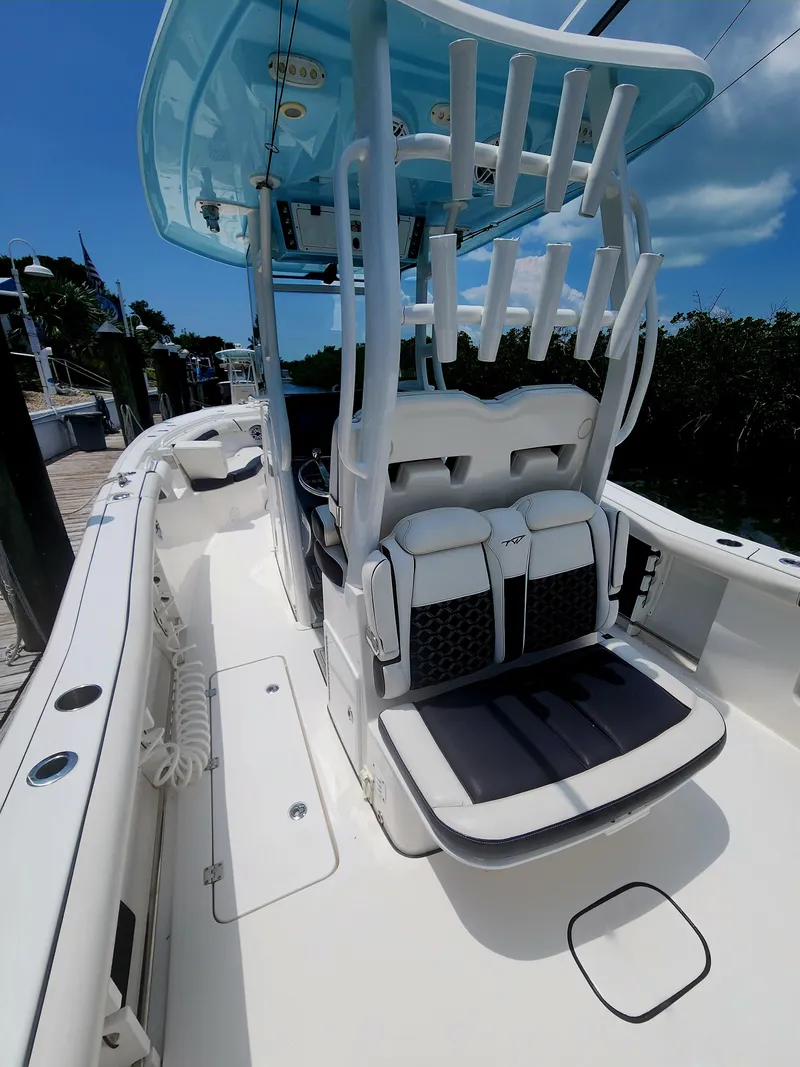 Slide: The Image of 2022 TIDEWATER 292 CC - Image 9 - 9