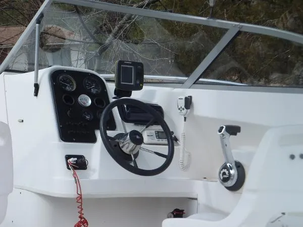 Slide: The Image of Wellcraft 210 Sportsman 1998 - 4
