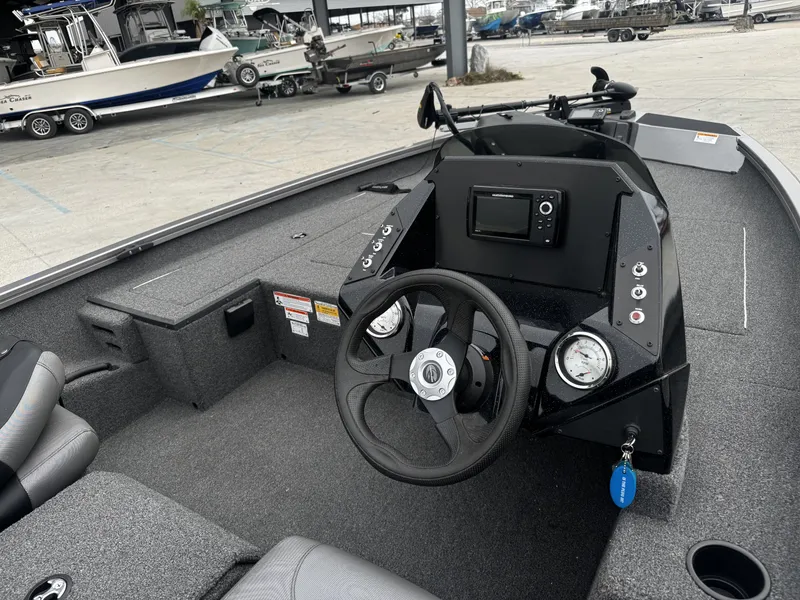 Slide: The Image of Crestliner XF 179 2022 - 15