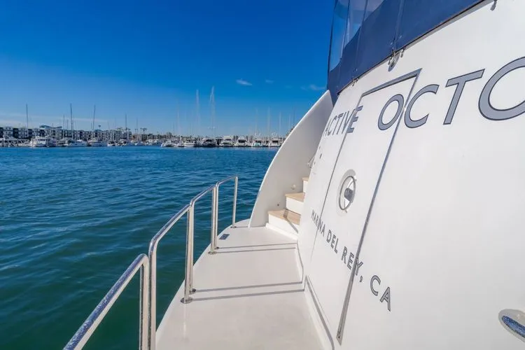 Slide: The Image of 2002 Destiny 104 Raised Pilothouse - Image 13 - 13