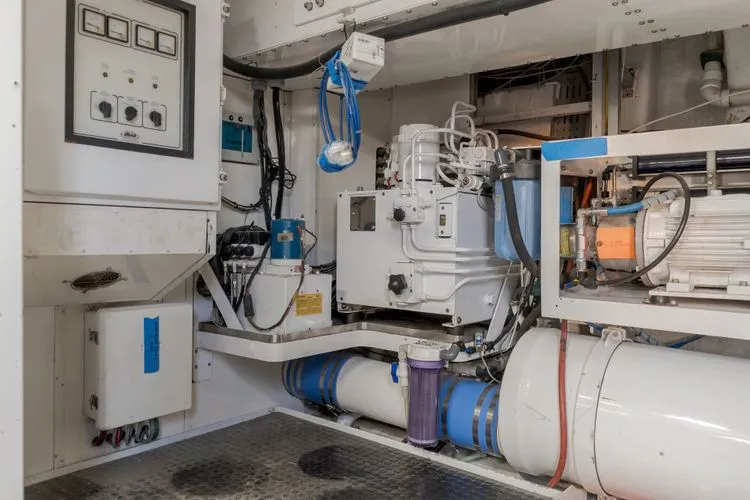 Slide: The Image of 2002 Destiny 104 Raised Pilothouse - Image 61 - 61