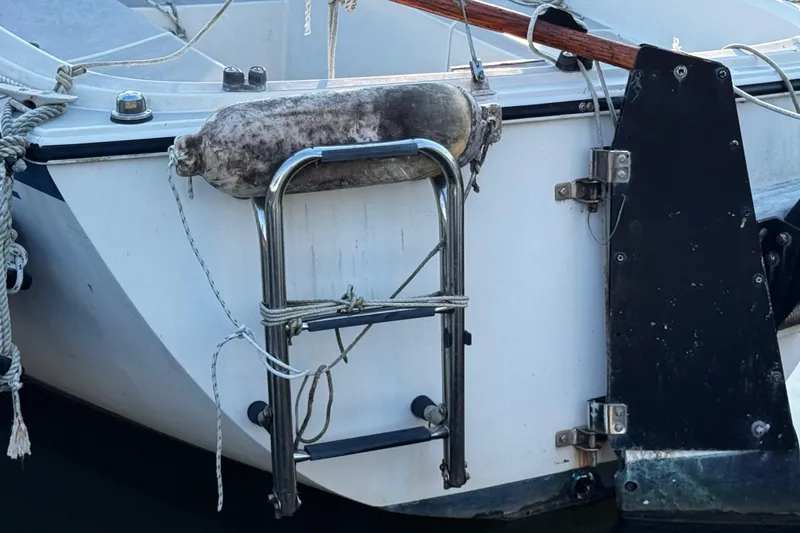 Slide: The Image of 1984 O'Day 222 sailboat stern with ladder and fender. - 19