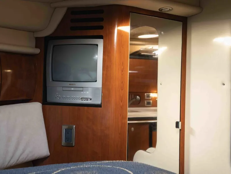 Slide: The Image of Sea Ray 360 Sundancer 2004 - 17