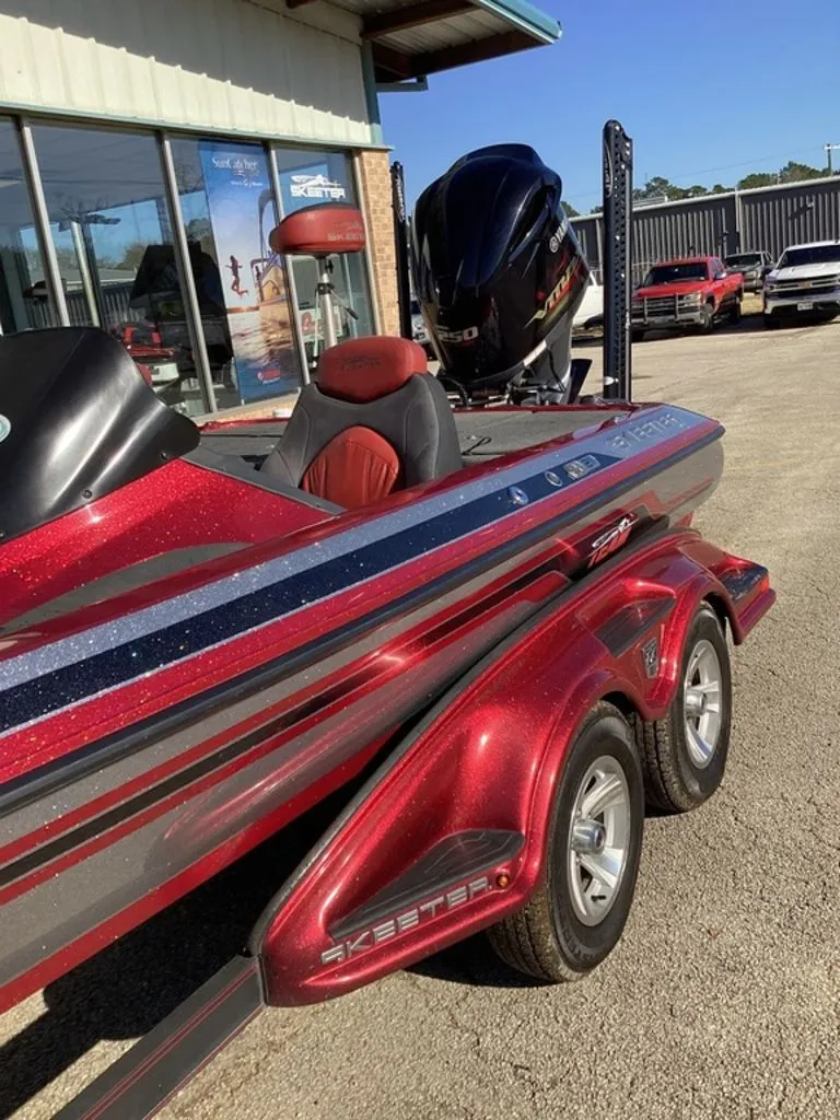 Slide: The Image of Skeeter FX21 2018 - 19