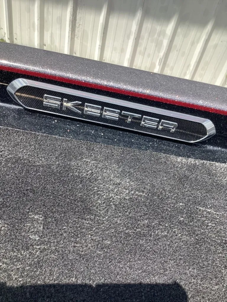 Slide: The Image of Skeeter FX21 2018 - 57
