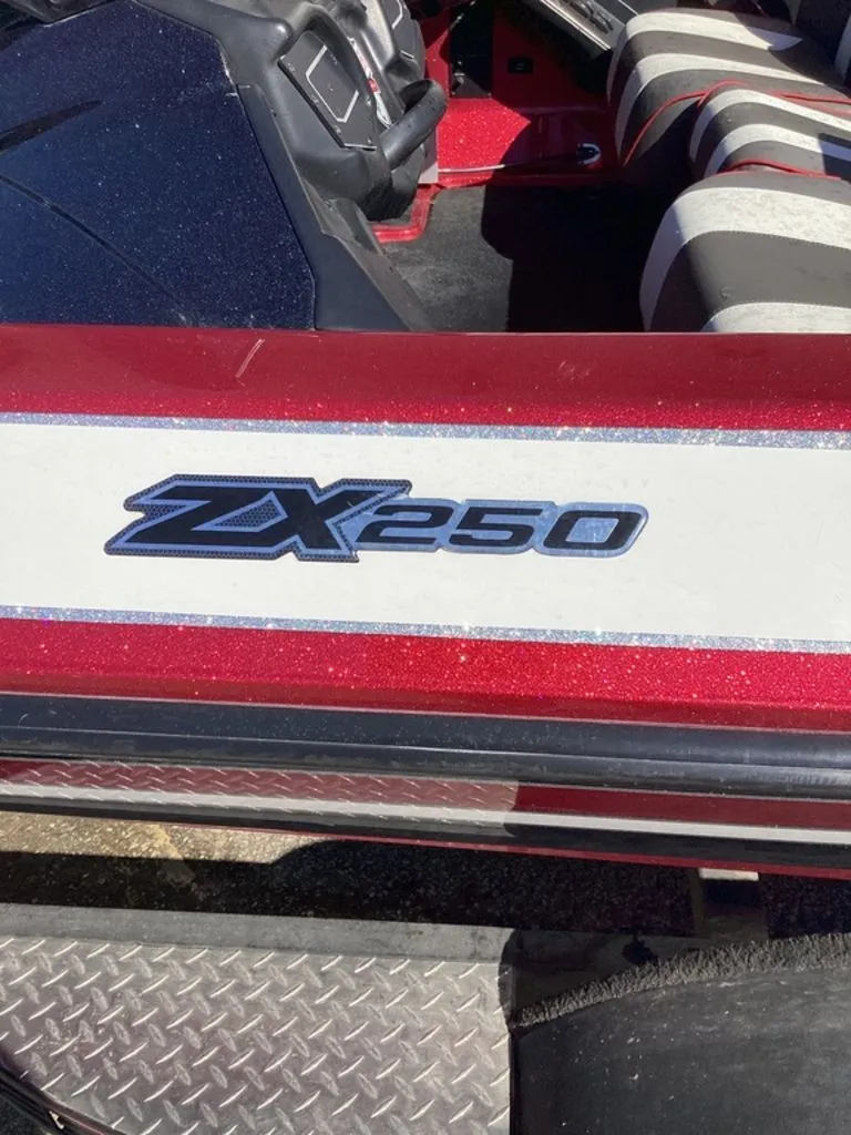 Slide: The Image of Skeeter ZX250 2019 - 16
