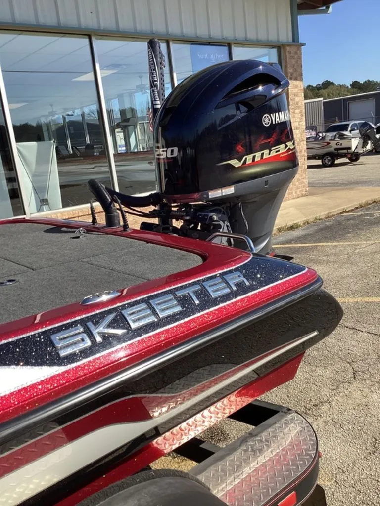 Slide: The Image of Skeeter ZX250 2019 - 17