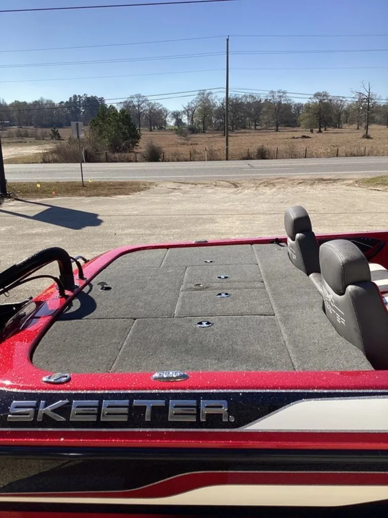 Slide: The Image of Skeeter ZX250 2019 - 5