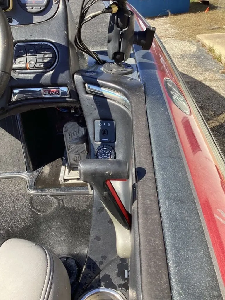 Slide: The Image of Skeeter 20i 2008 - 9