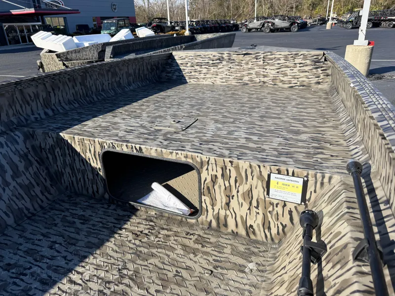 Slide: The Image of Edge Boats 656 SPORTSMAN 2026 - 4