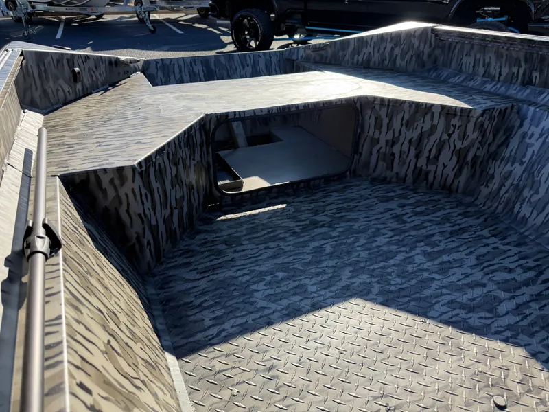 Slide: The Image of Edge Boats 550 Sportsman 2026 - 4