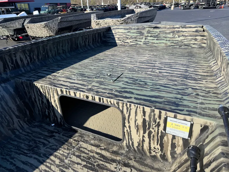 Slide: The Image of Edge Boats 553 DB Sportsman 2026 - 6