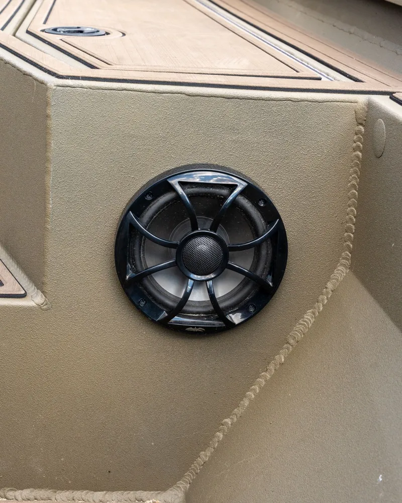 Slide: The Image of Thor Lake Hammer 1900CC 2025 - 15