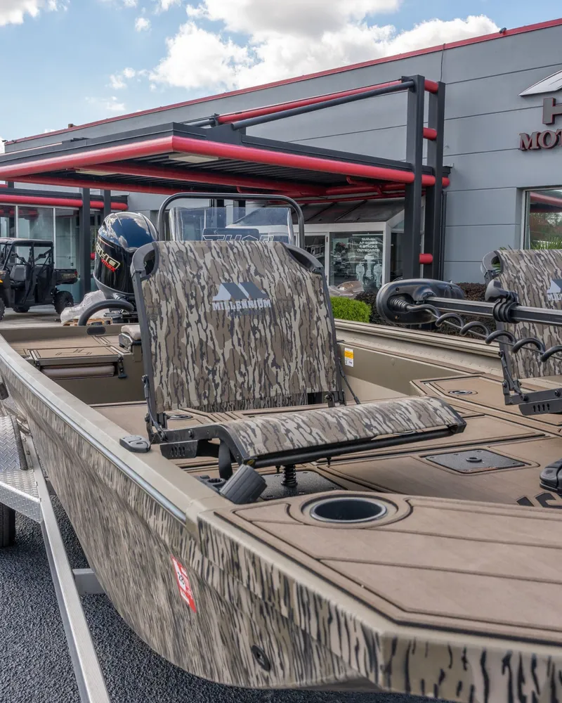 Slide: The Image of Thor Lake Hammer 1900CC 2025 - 26