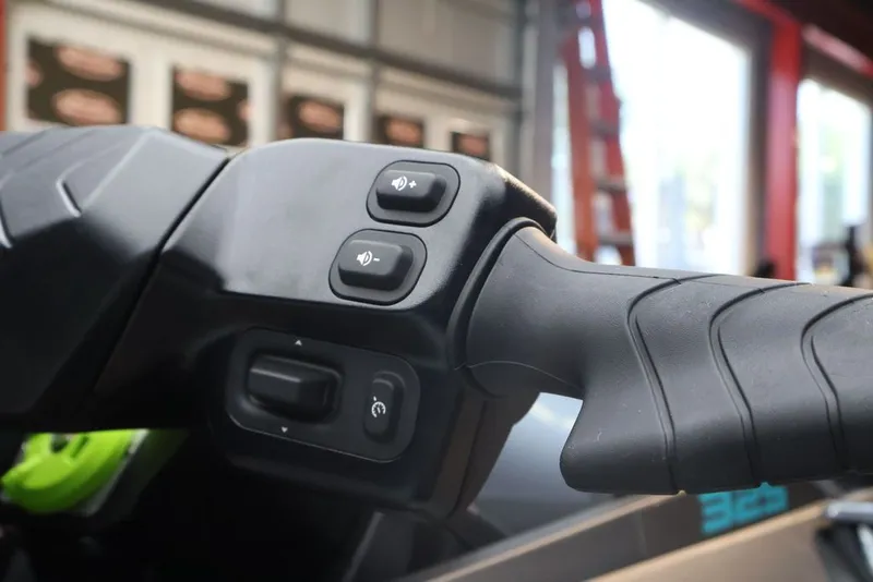 Slide: The Image of Sea-Doo GTX Limited 325 2026 - 10