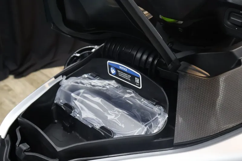 Slide: The Image of Sea-Doo GTX Limited 325 2026 - 11
