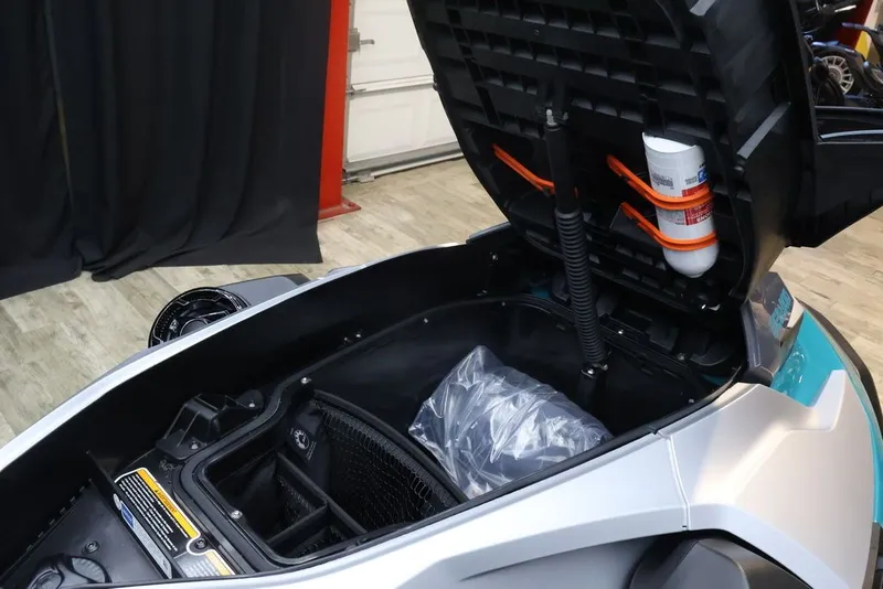 Slide: The Image of Sea-Doo GTX Limited 325 2026 - 12