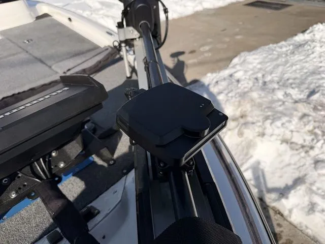 Slide: The Image of Skeeter ZX200 2002 - 10