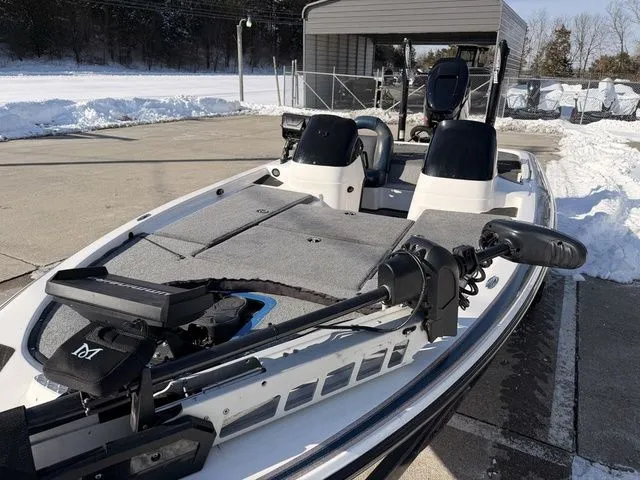 Slide: The Image of Skeeter ZX200 2002 - 12