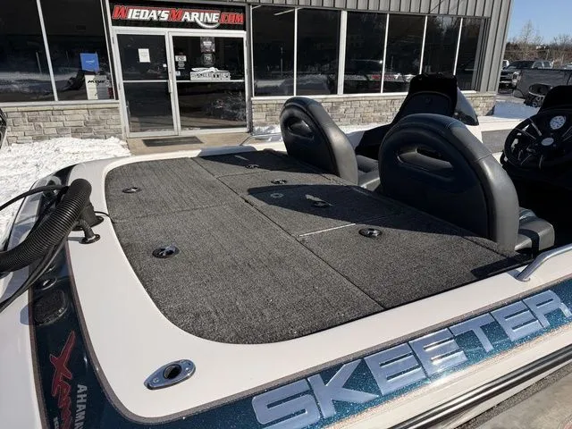 Slide: The Image of Skeeter ZX200 2002 - 4