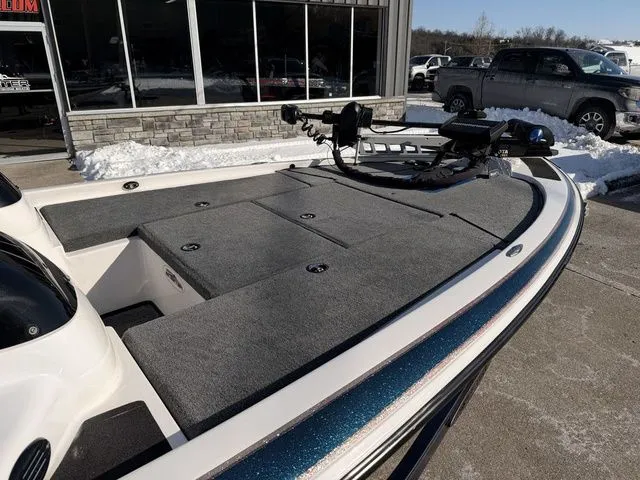 Slide: The Image of Skeeter ZX200 2002 - 7