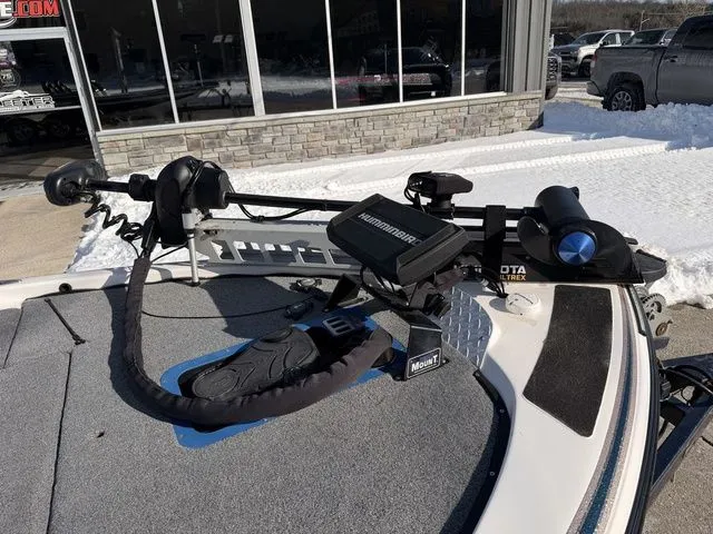 Slide: The Image of Skeeter ZX200 2002 - 9